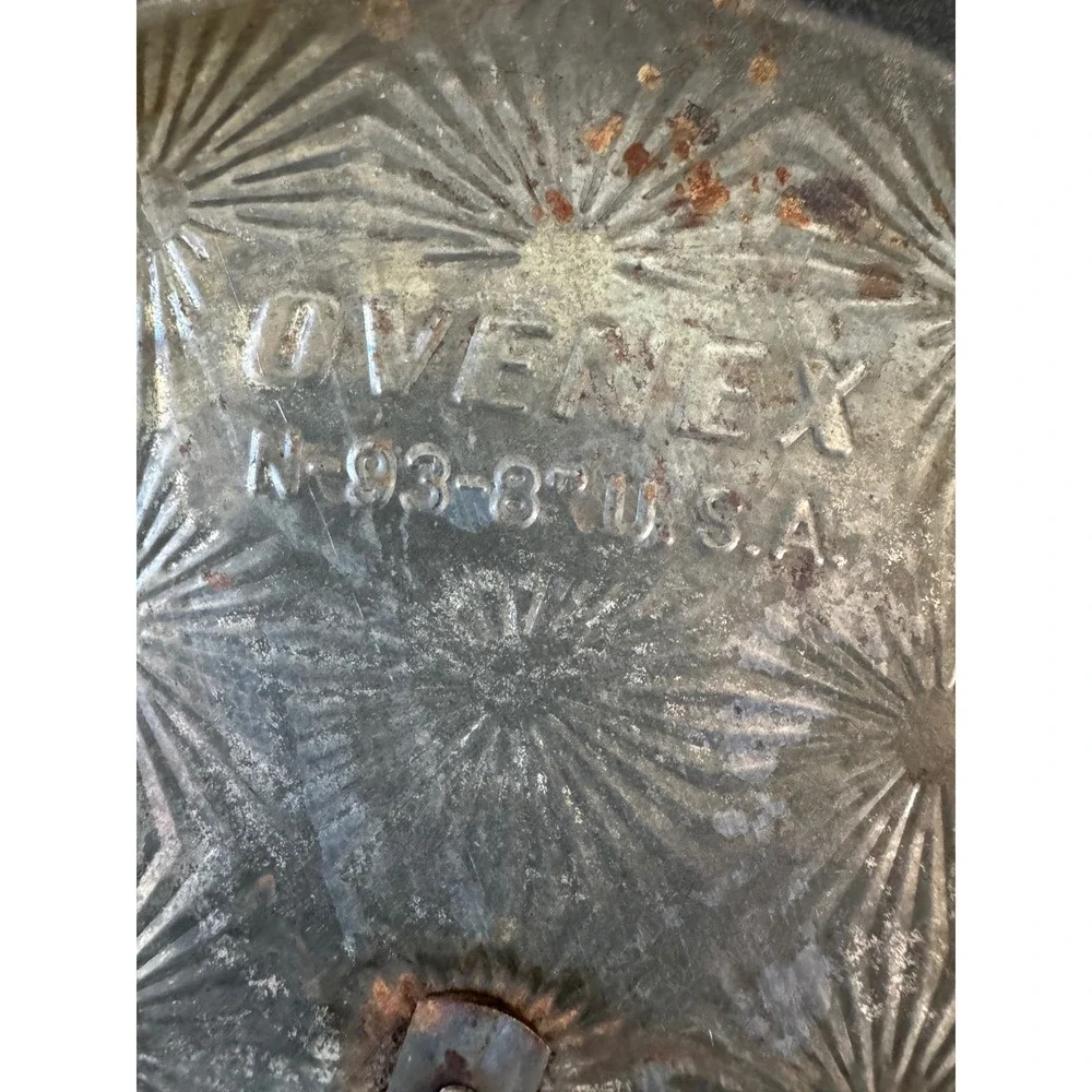 Vintage Ovenex N-93-8 Starburst Tin Cake Pans 8 Inch Round Release Arm Set of 2
